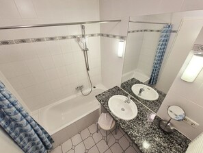 Shower, towels