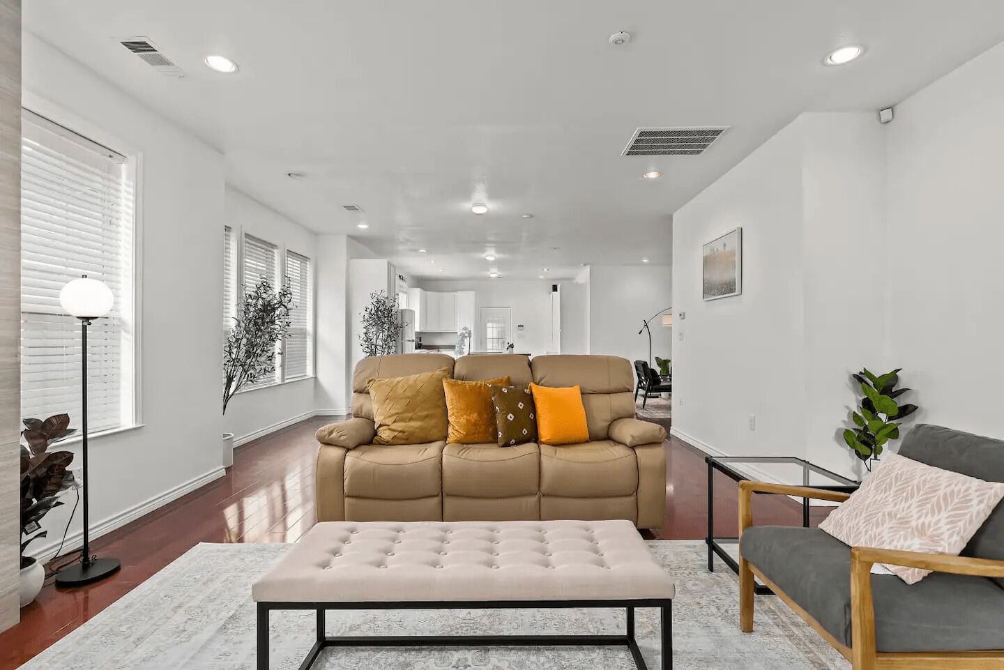 Relax and peaceful 4 BD house with fireplace