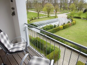 Property grounds - Sonnenschein - Holiday apartment Sonnenschein with covered balcony near the beach in (Kuehlungsborn)