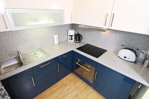 Geladeira, fogão, cooktop, lava-louças