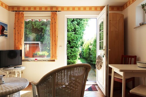 Beyer - Quietly situated bungalow Beyer with terrace and garden view in