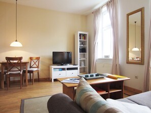 TV - Am Molli 2 - Cozy vacation apartment Am Molli 2 with terrace and WLAN in (Kühlungsborn)