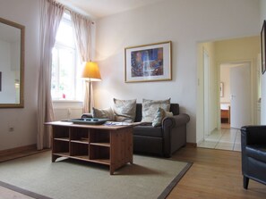 TV - Am Molli 2 - Cozy vacation apartment Am Molli 2 with terrace and WLAN in (Kühlungsborn)