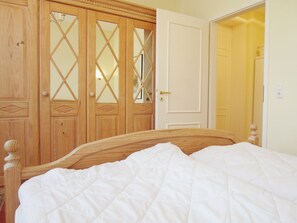 Unclassified image, 2 of 15, button - Dünenstraße - Cozy vacation apartment with balcony, WLAN and parking space in (Kühlungsborn)