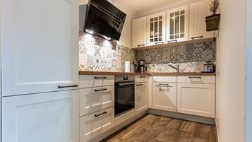 Geladeira, fogão, cooktop, lava-louças