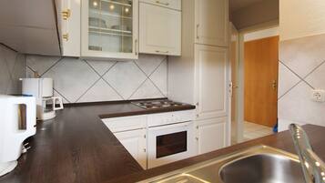 Réfrigérateur, four, plaque de cuisson, lave-vaisselle