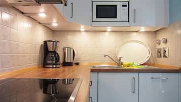 Refrigerador, horno, parrilla de estufa y lavavajillas