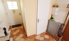 Unclassified image, 5 of 16, button - Comfortable vacation apartment with covered terrace and garden in Kühlungsborn - (Kühlungsborn)