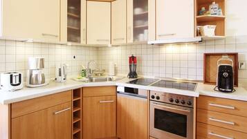 Køleskab, mikrobølgeovn, ovn, kogeplade