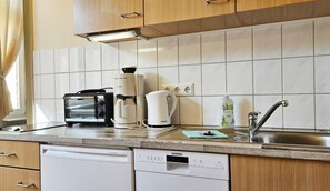 Kühlschrank, Herdplatte, Geschirrspüler