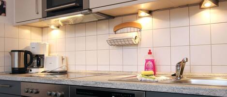 Kühlschrank, Ofen, Herdplatte, Geschirrspüler