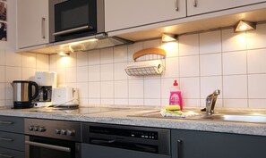 Geladeira, fogão, cooktop, lava-louças