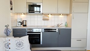 Refrigerador, horno, parrilla de estufa y lavavajillas 