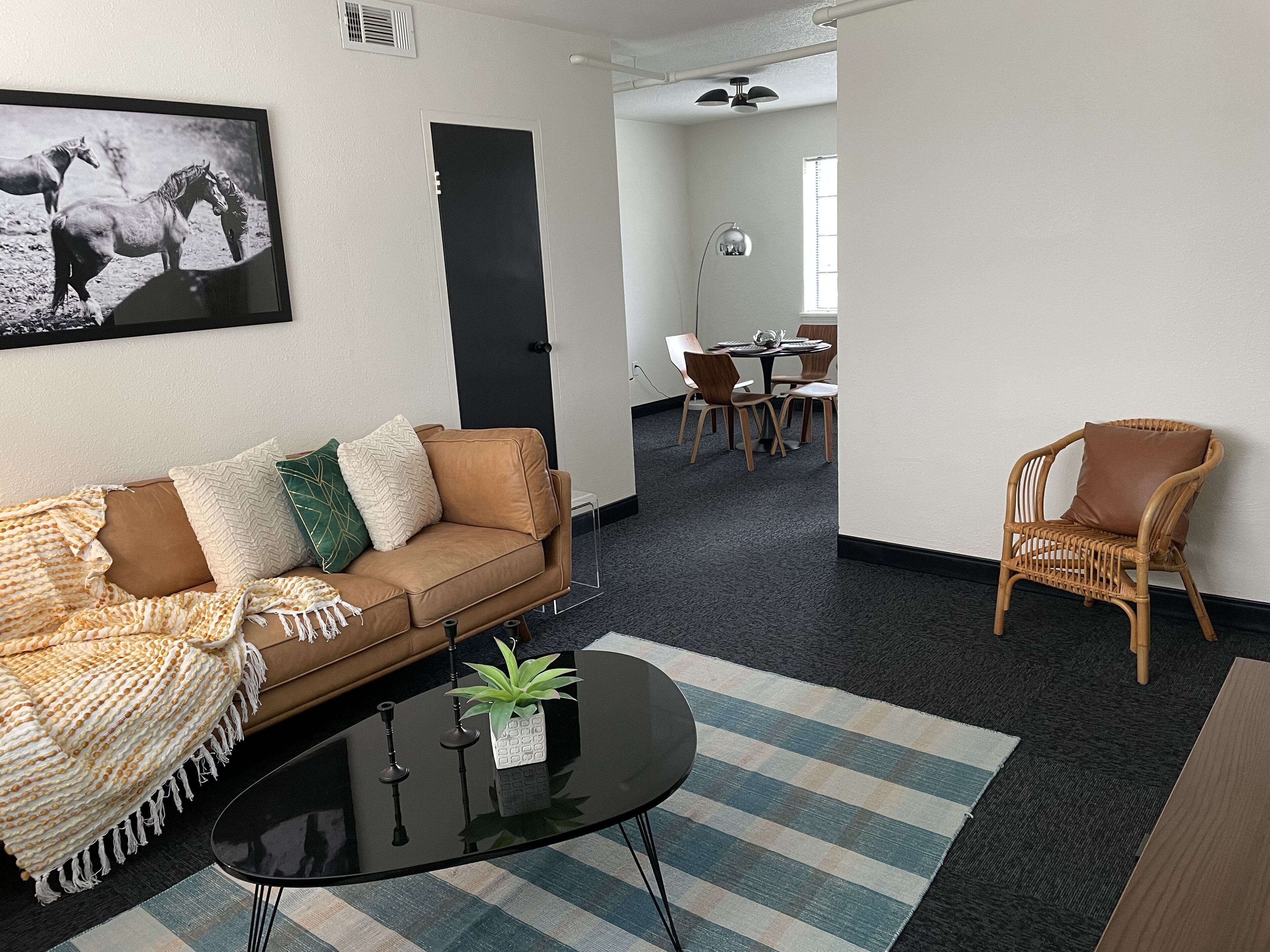 Cozy 2 Bedroom Condo With Private Parking