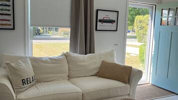 Smart TV, lettore DVD, libri, videoteca