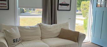 Prime location, walk to all, cozy cottage WHB