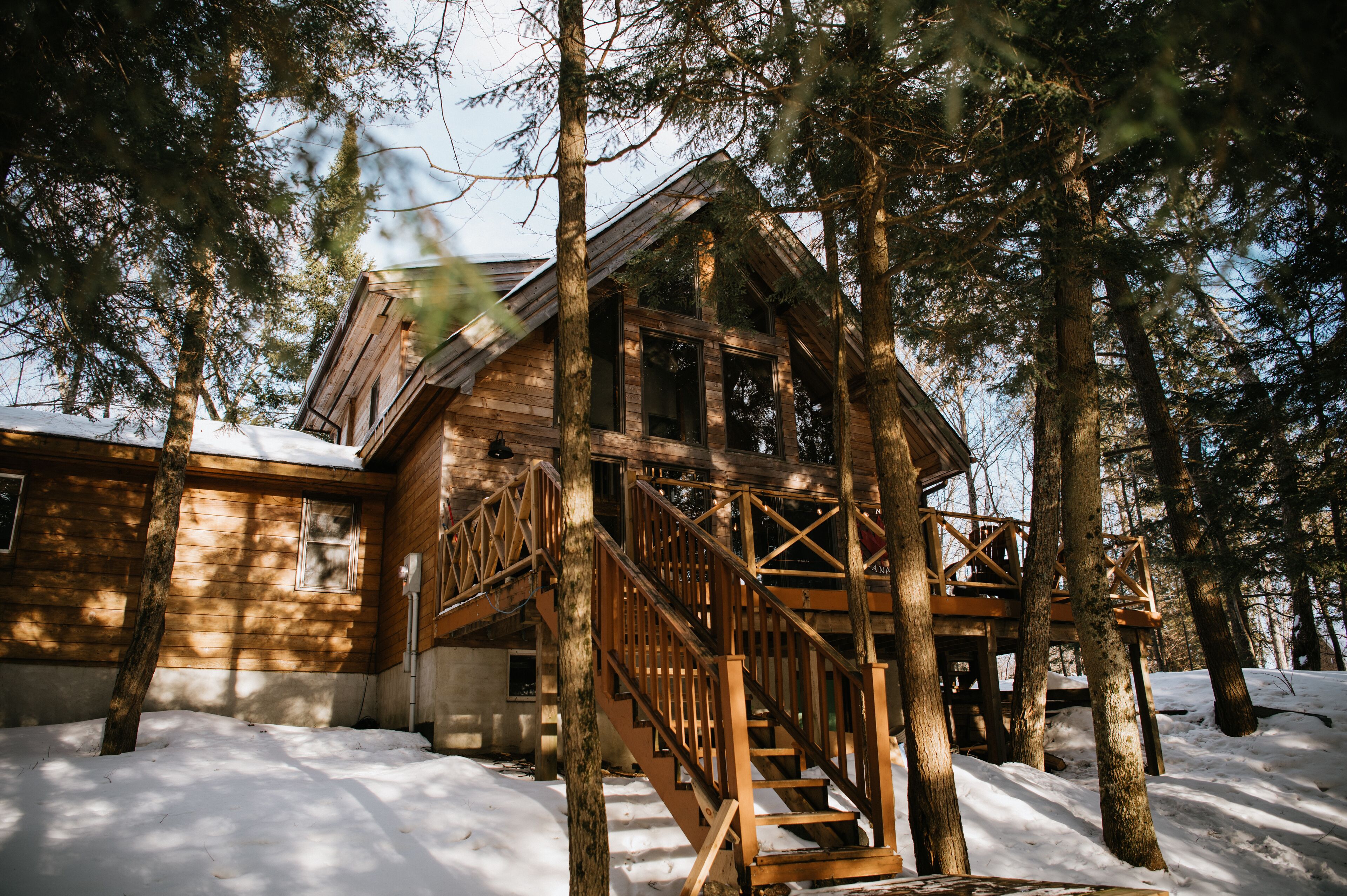 Four Season Cozy Cottage on the Lake.