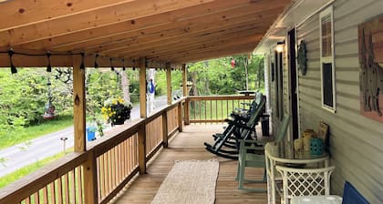 Quiet Lake/Hunting cottage super close to boat launch and beach