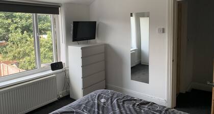 House - Sleeps 5 - Pet friendly - Garden - Parking