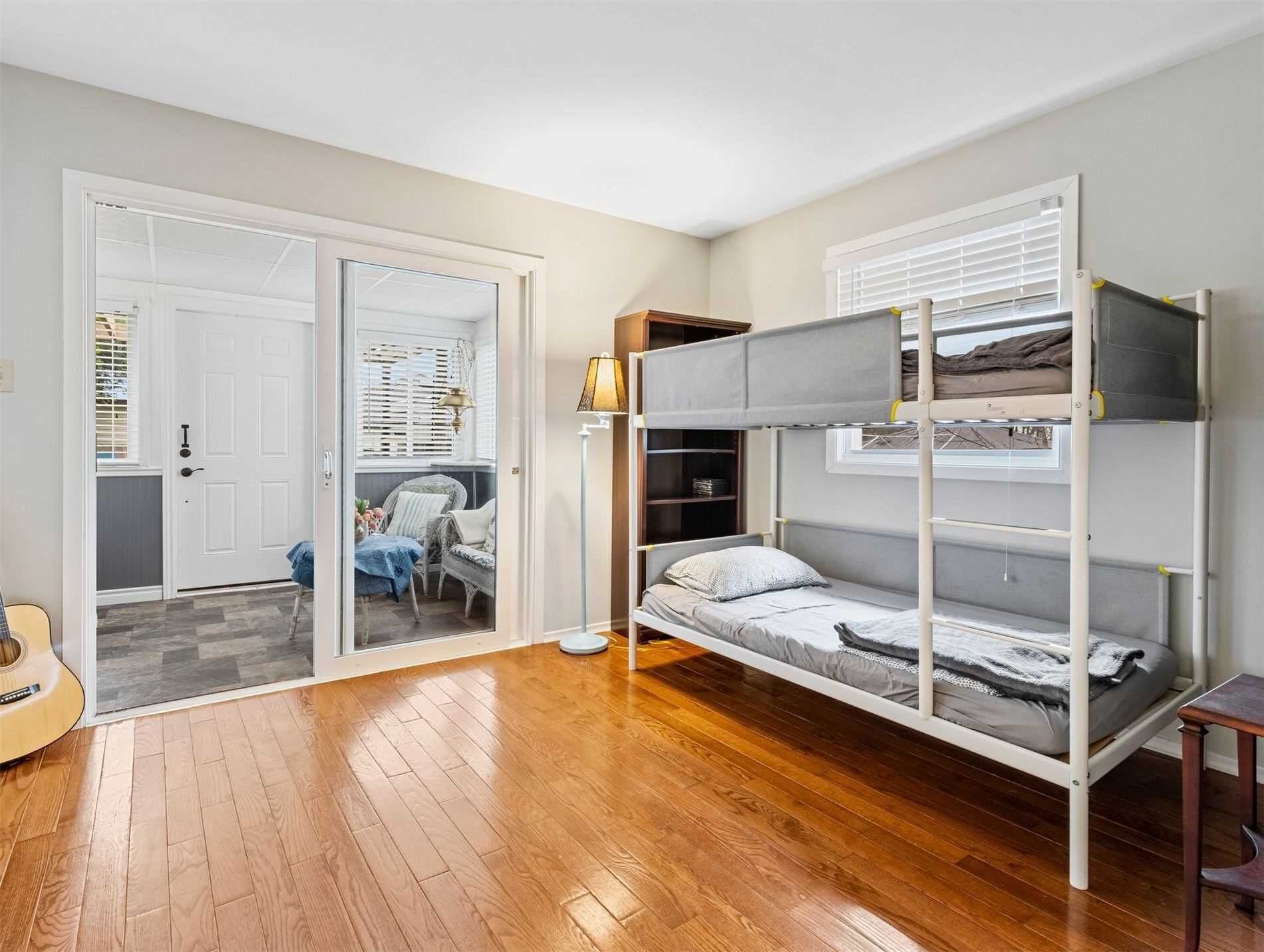 Swing Bridge Cottage -Private lake front with dock