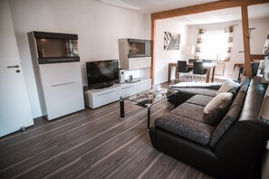 TV - Apartment 'Wohlfühlmomente im Nordschwarzwald' with Garden & Wi-Fi (Pfalzgrafenweiler)
