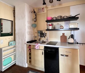 Refrigerador, microondas, parrilla de estufa y lavavajillas 