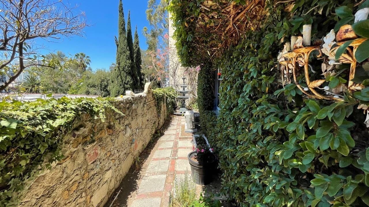 المنطقة المحيطة بالمنشأة