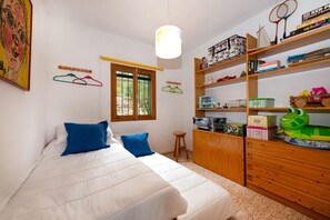 4 chambres, fer et planche à repasser, Wi-Fi gratuit, draps fournis