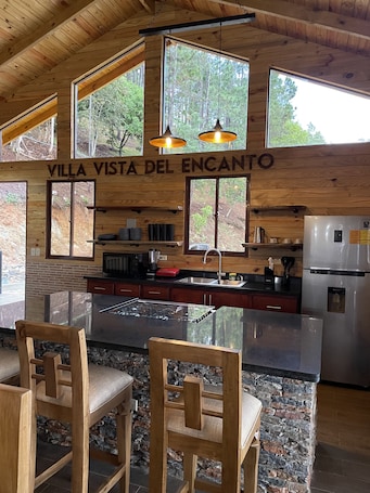 Fridge, microwave, oven, stovetop. Villa con la Mejor Vista, Privacidad, Piscina & Chimenea