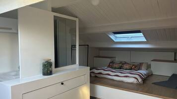 3 slaapkamers, een bureau, reisbedje, wifi