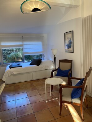 3 habitaciones, escritorio, cuna de viaje y wifi 