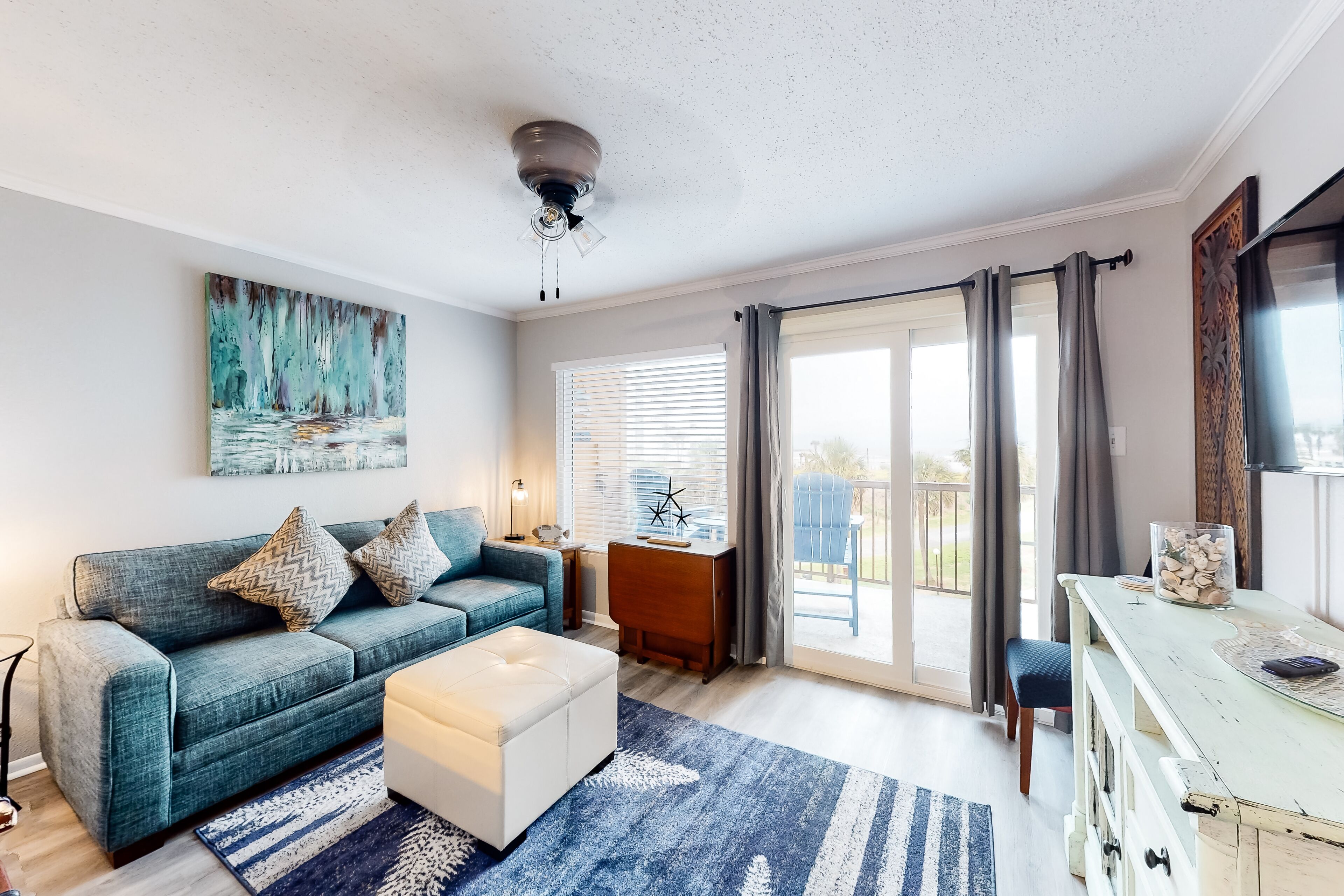 Water view condo with shared pool and hot tub, high-speed WiFi, and central AC