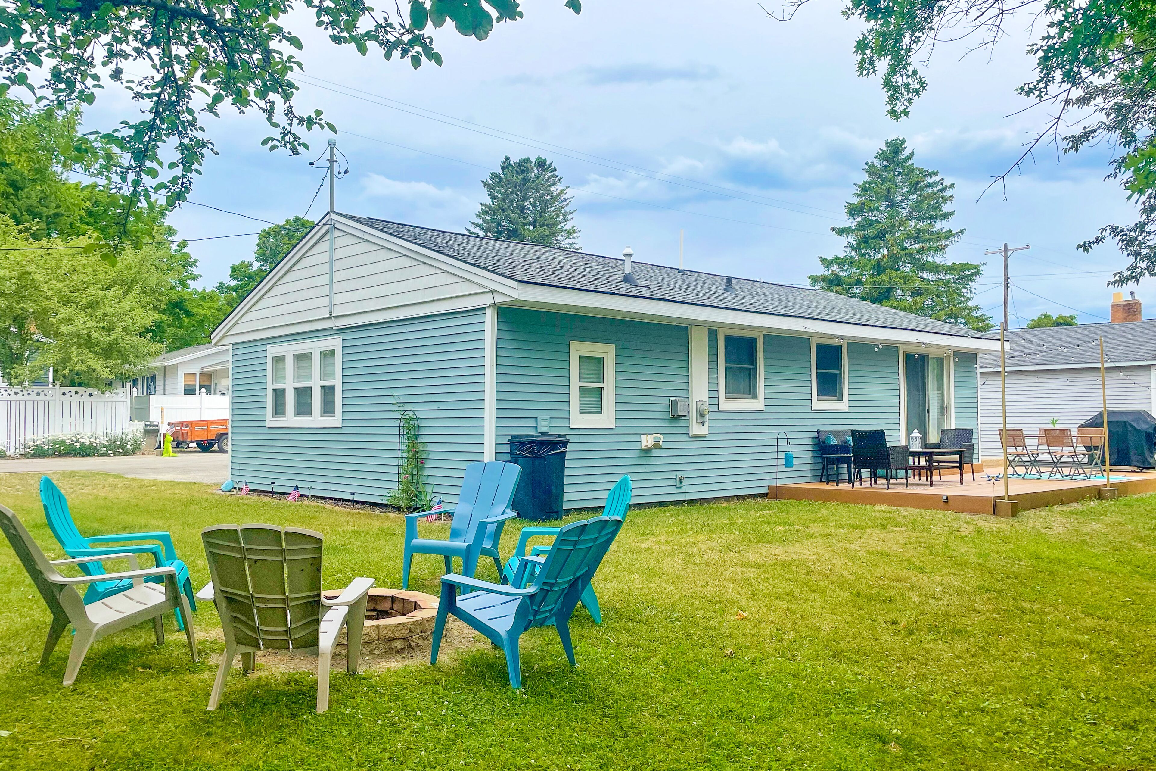 Charming, Dog-Friendly Cottage with Fast WiFi, Gas Grill, W/D, & Great Location