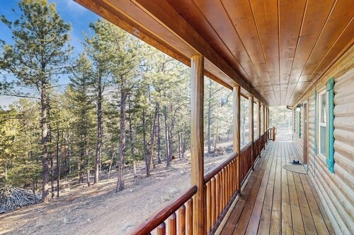 Rural Wood Cabin Surrounded by Trees with WiFi, W/D, & Gorgeous Deck