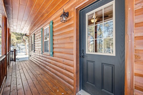 Rural Wood Cabin Surrounded by Trees with WiFi, W/D, & Gorgeous Deck