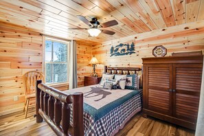2 bedrooms, WiFi, bed sheets - Rural Wood Cabin Surrounded by Trees with WiFi, W/D, & Gorgeous Deck (Florissant)