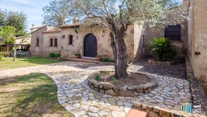 Unclassified image, 3 of 27, button - Villa Violeta spacious townhouse with private swimming pool. (Castell-Platja d'Aro)