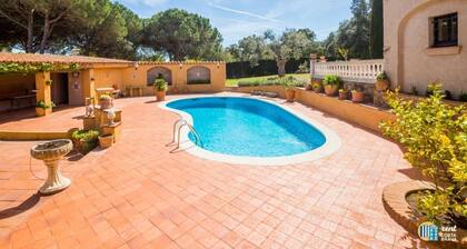 Villa Violeta spacious townhouse with private swimming pool.