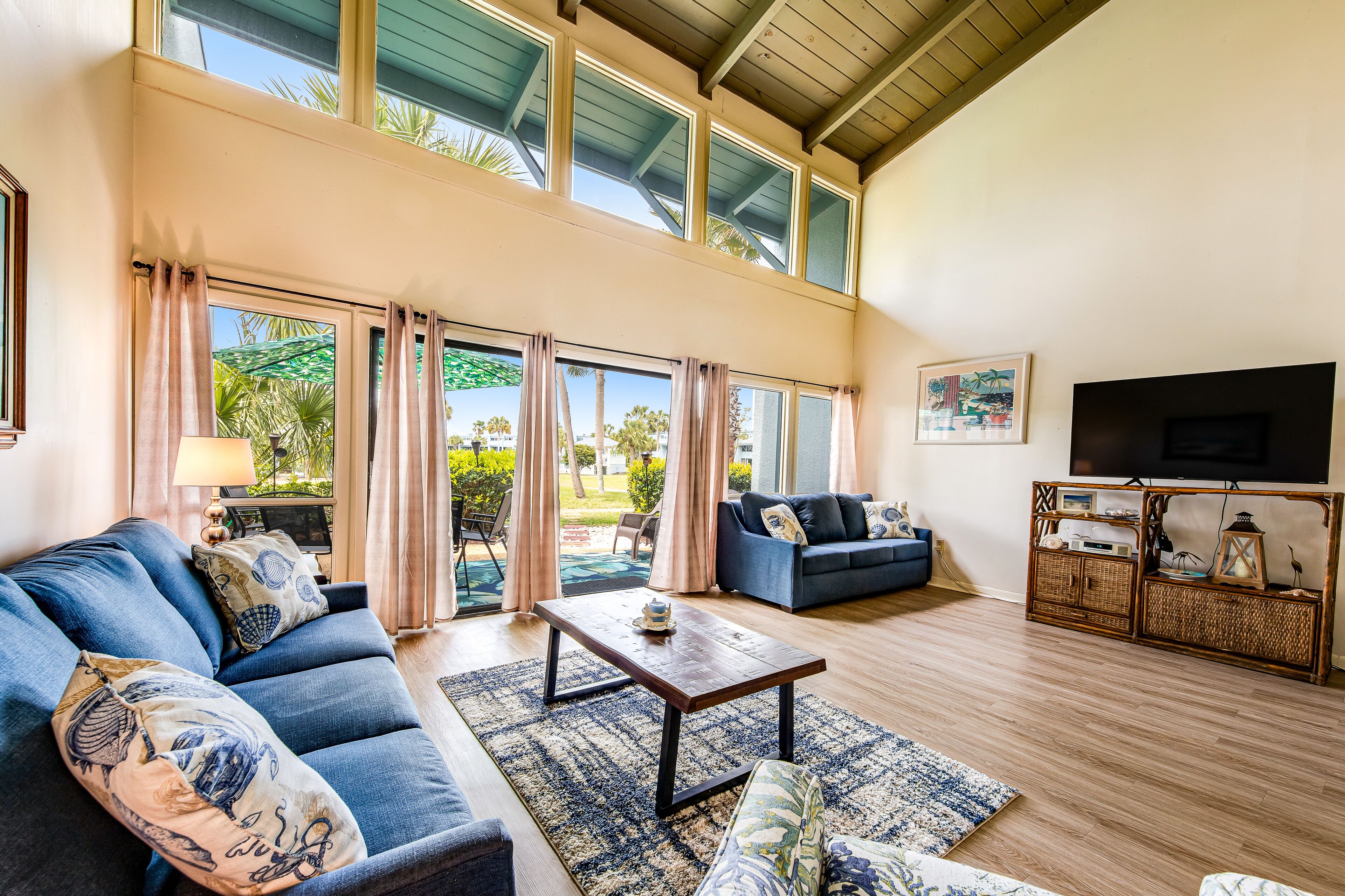 Convenient condo with WiFi, W/D, shared pool, tennis, & bocce, and more