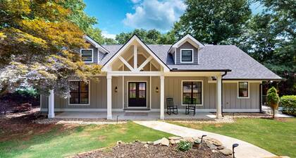 2025 Fully Renovated lakefront home with two-story dock, WiFi, & game room