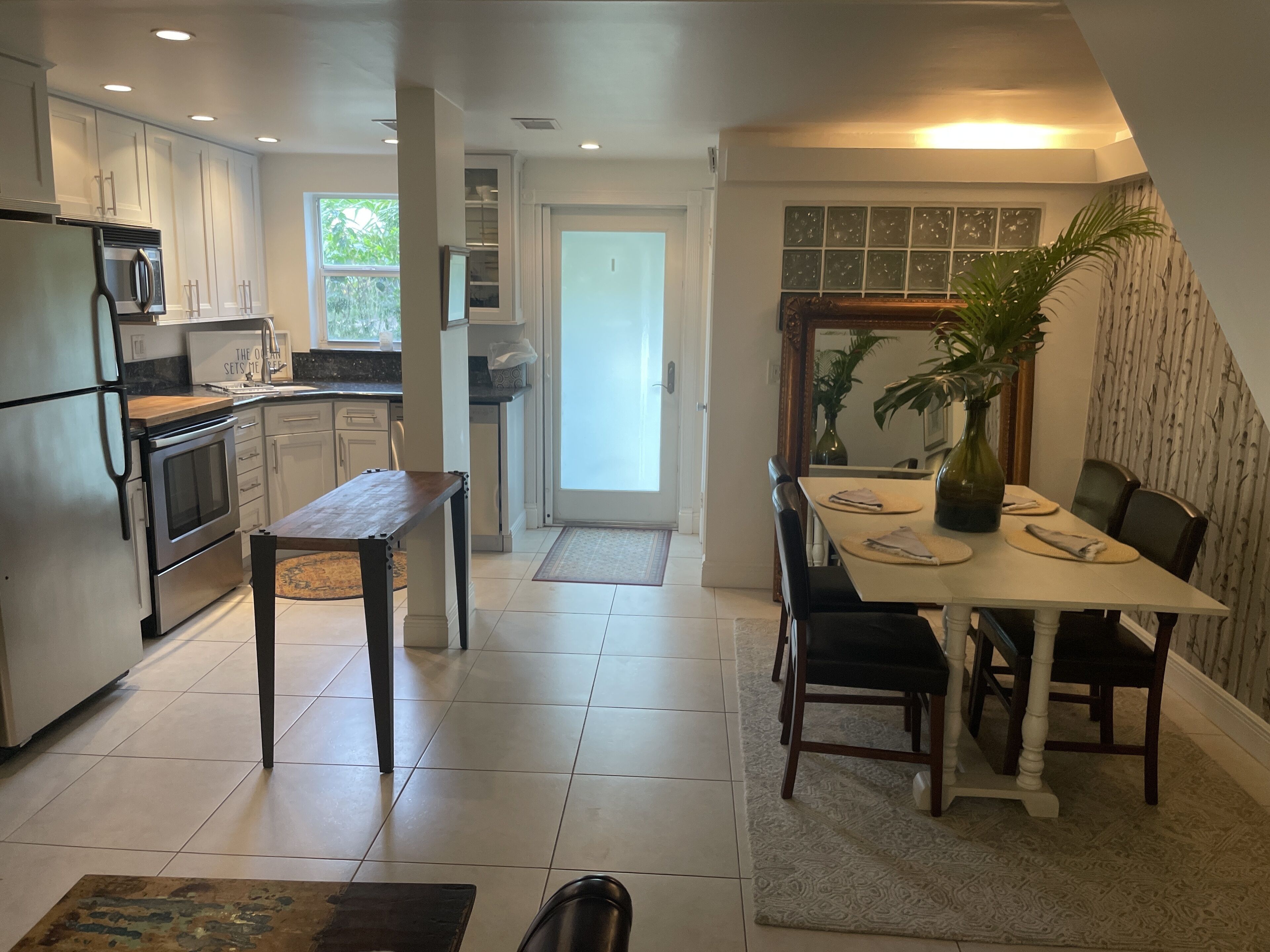 Magnificent Beach Townhome off Atlantic Avenue - Delray Beach,  walk to beach 