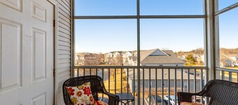 Villas At Bay Crossing homey condo with pool, beach gear, WiFi, and private W/D