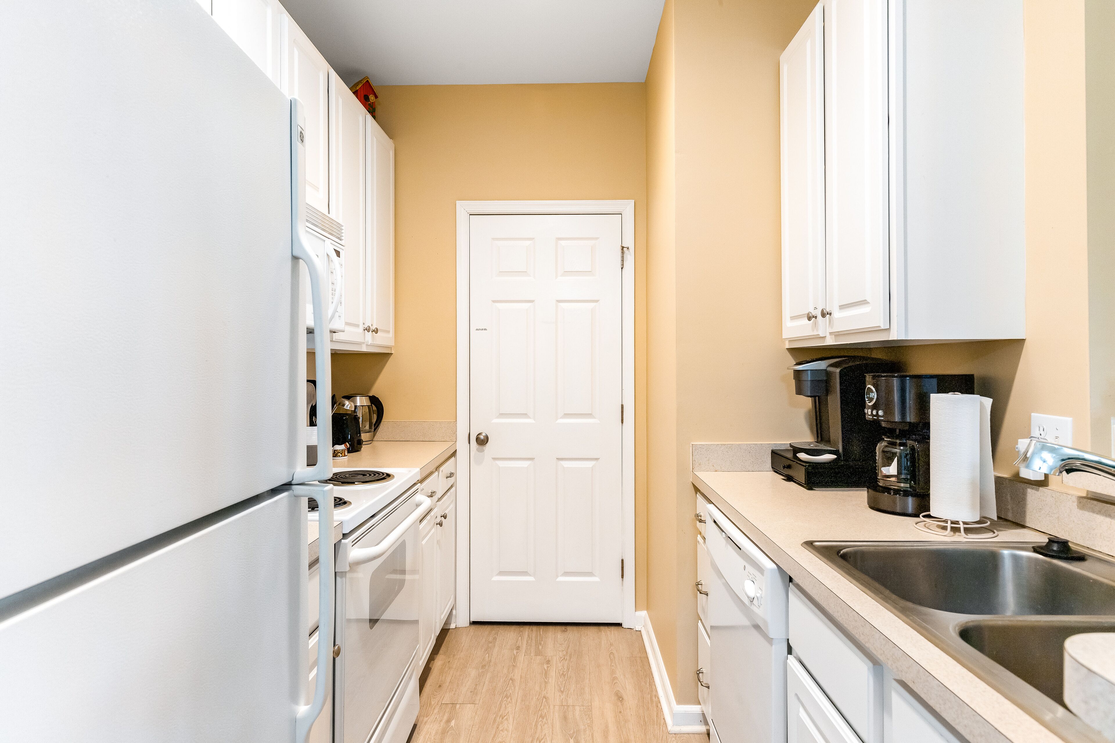 Villas At Bay Crossing homey condo with pool, beach gear, WiFi, and private w/d