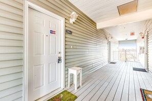 Interior - Villas At Bay Crossing homey condo with pool, beach gear, WiFi, and private W/D (Lewes)