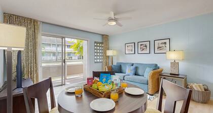 Dreamy island gem with free WiFi, shared pool & hot tub, private balcony & more