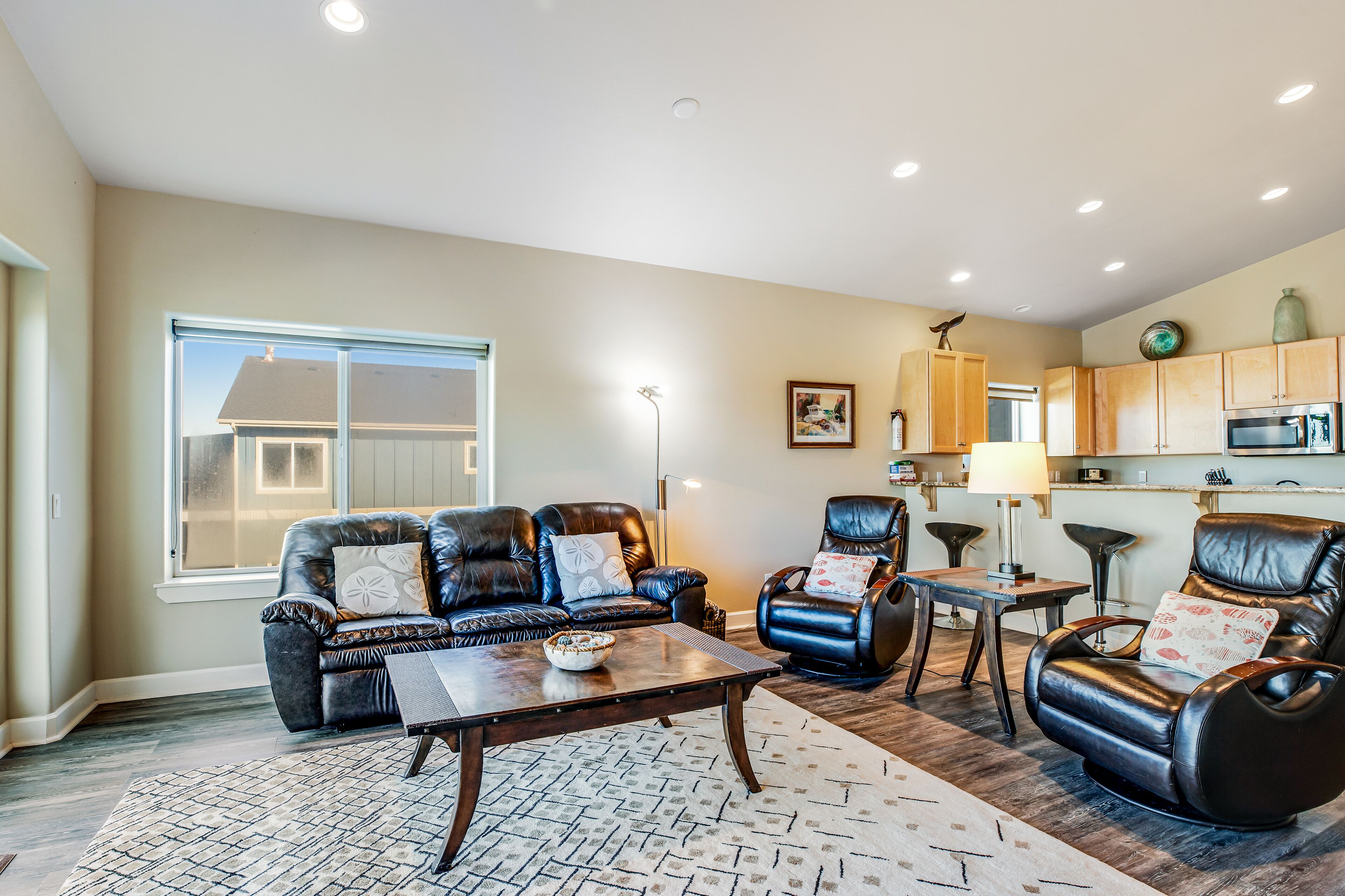 Ocean-view townhome with fireplace & W/D - easy beach access