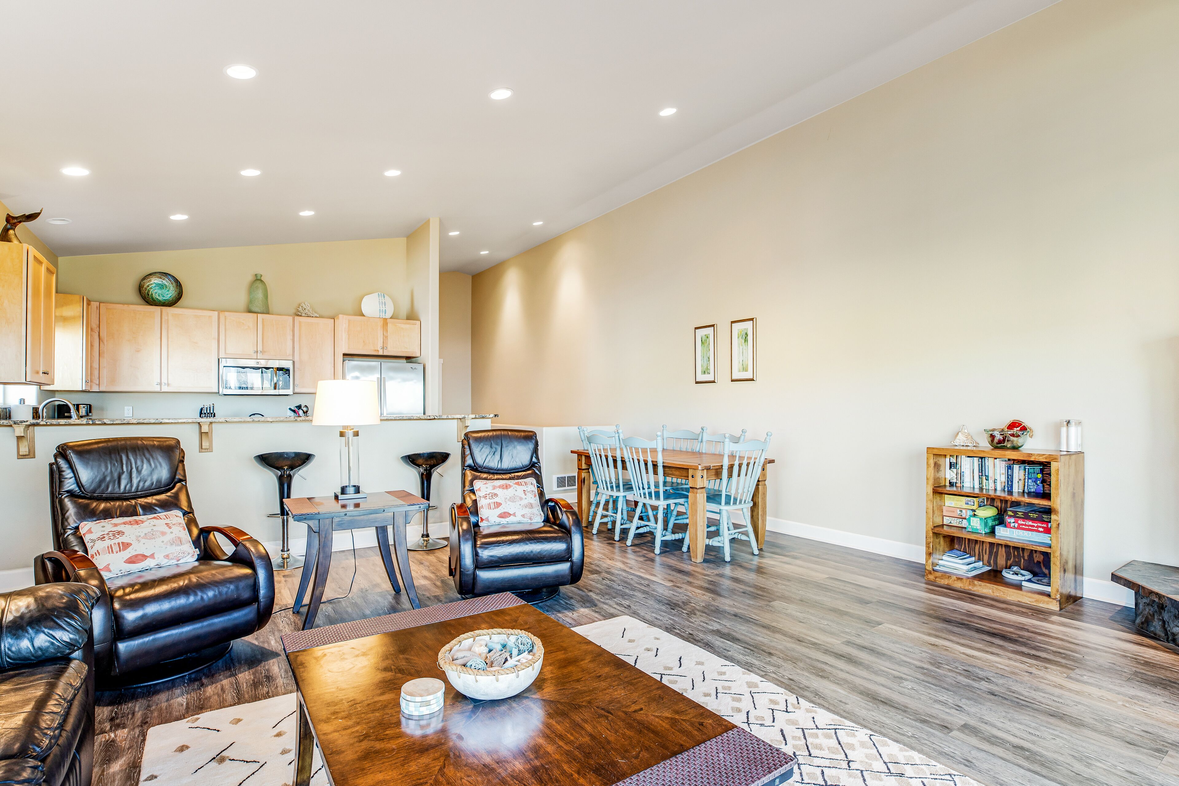 Ocean-view townhome with fireplace & W/D - easy beach access