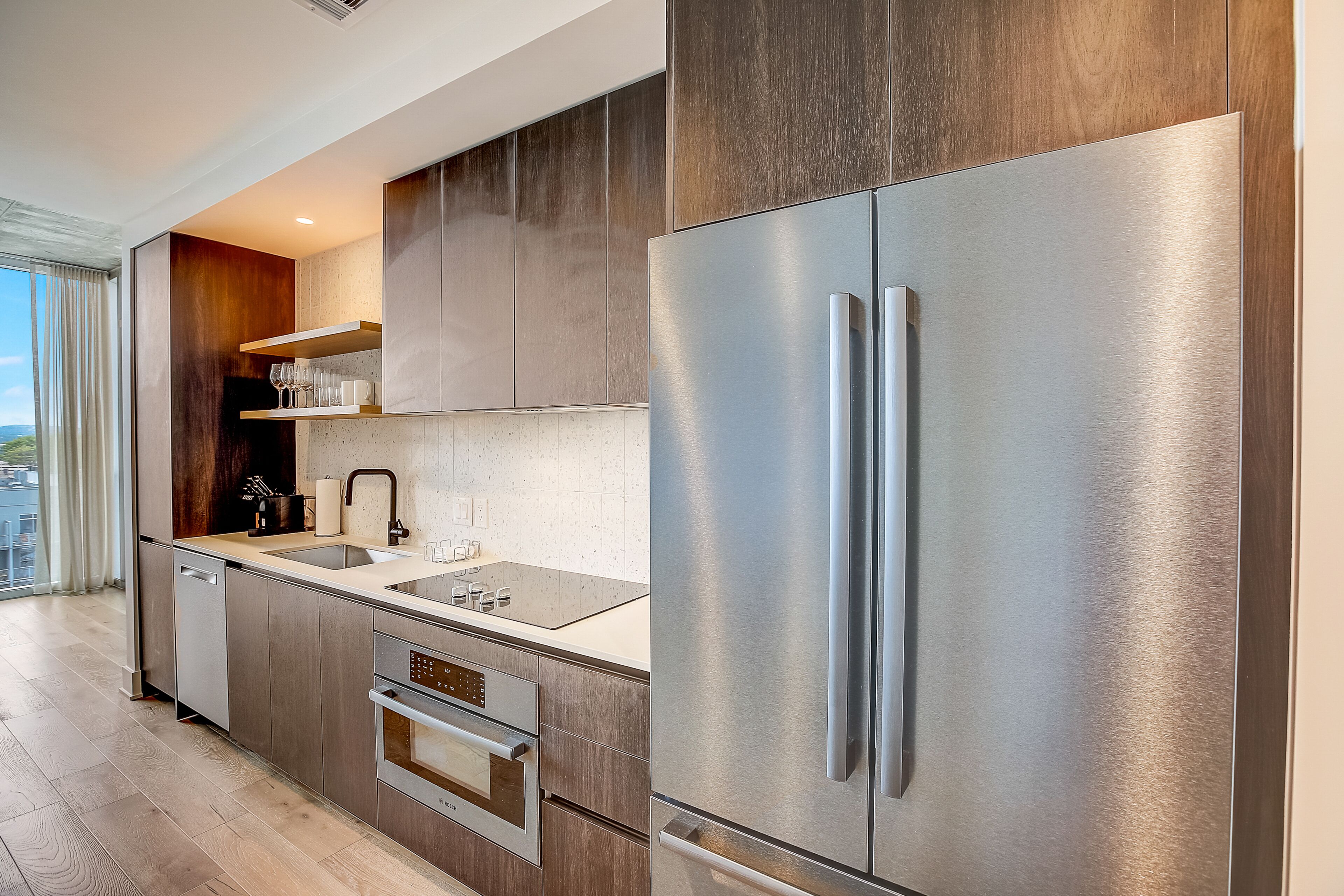 Brand new lake view condo w/rooftop pool & walkable location - dog-friendly