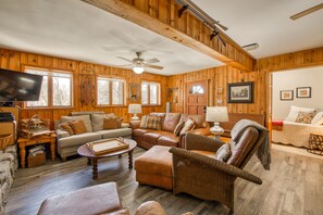 TV, fireplace, stereo