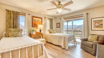 4 slaapkamers, een bureau, een strijkplank/strijkijzer, gratis internet